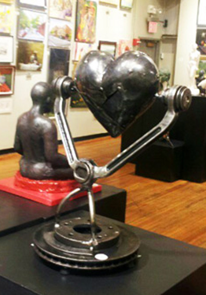 Heart metal scuplpture NYC artist De Nadie 