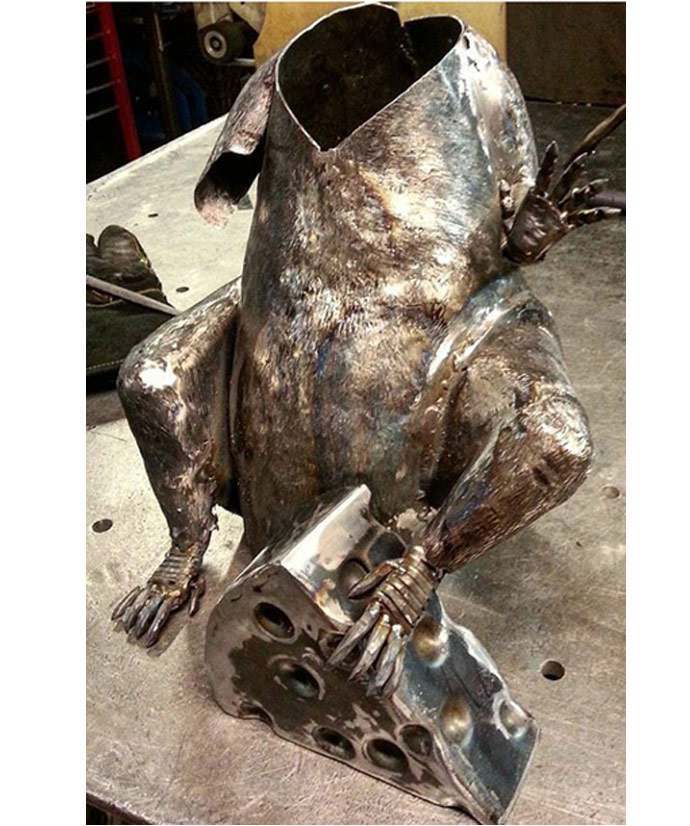 painter rat metal sculpture Brooklyl army terminal BAT Artist de nadie